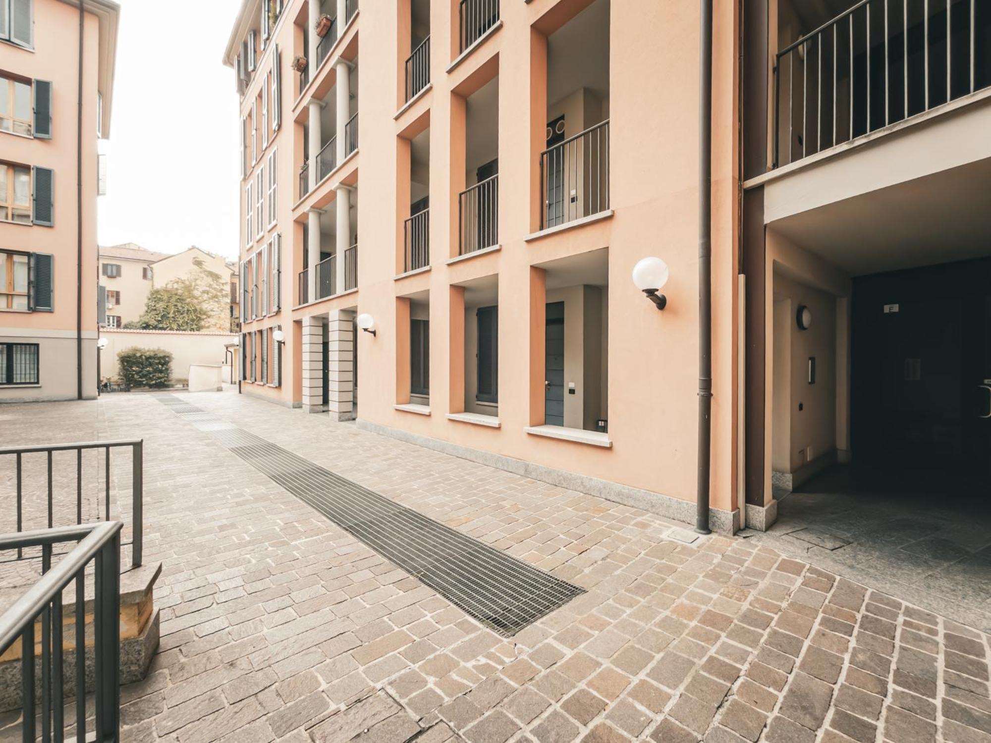 Corso San Gottardo - Darsena Flat, Milan
